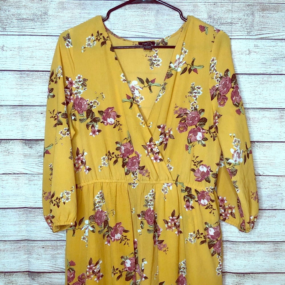 Rue 21 Yellow Floral‎ Beautiful Romper